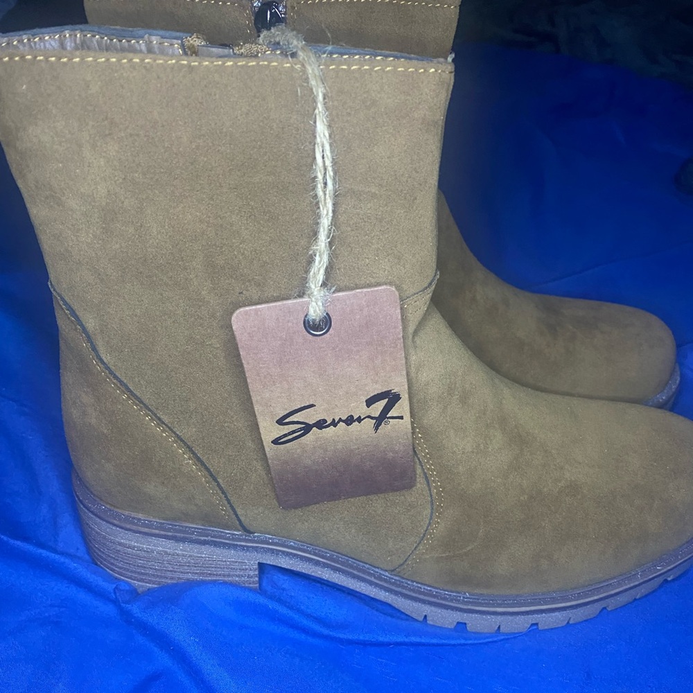 Seven7 Women's Size 9 Suede Beige Tan Ankle Boots Low Heel New With Tags
